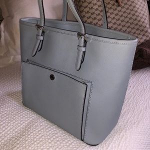 Michael Kors Mid-to-Large Size Shoulder Bag